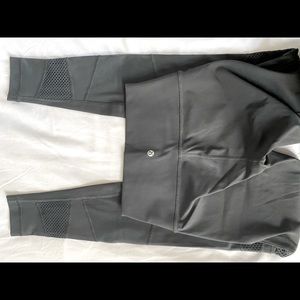 Lululemon highwaisted mesh pannel leggings